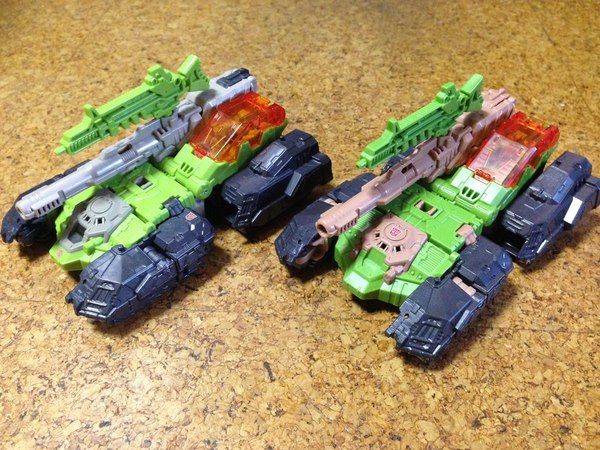 Side By Side Comparisons Of Legends Series And Titans Return Hardhead Skullsmasher & Galvatron  (7 of 13)